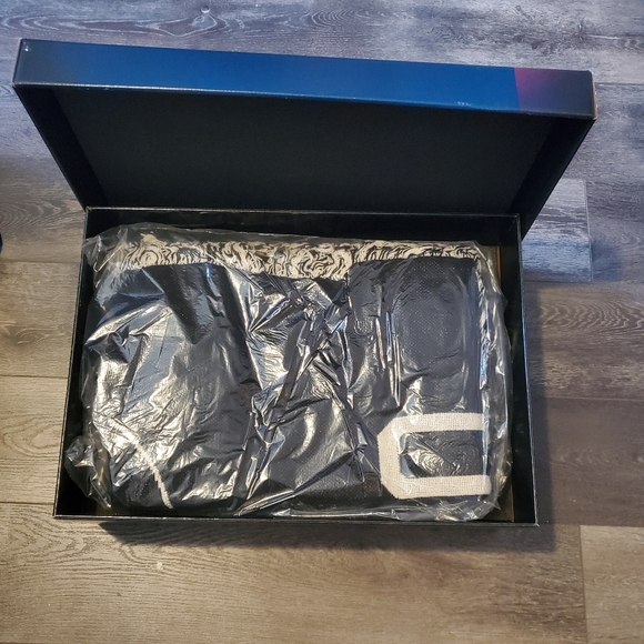 Roger Waters (Pink Floyd) Ultimate Deluxe VIP Package Box Set US +Them Tour 2017 - Picture 3 of 9